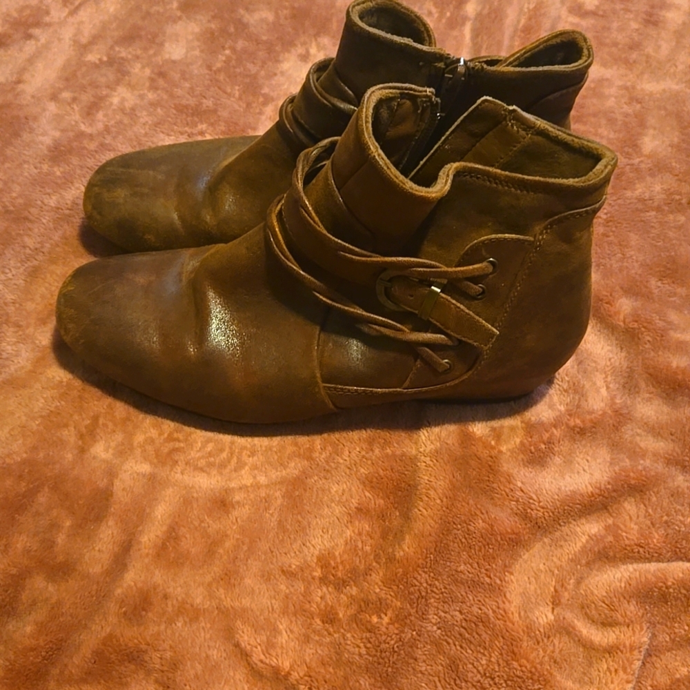 Rebound Size 8.5 hidden wedge brown booties.